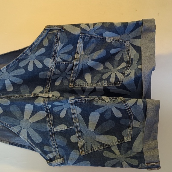 NoBo Daisy print medium weight denim short overalls - Picture 8 of 11
